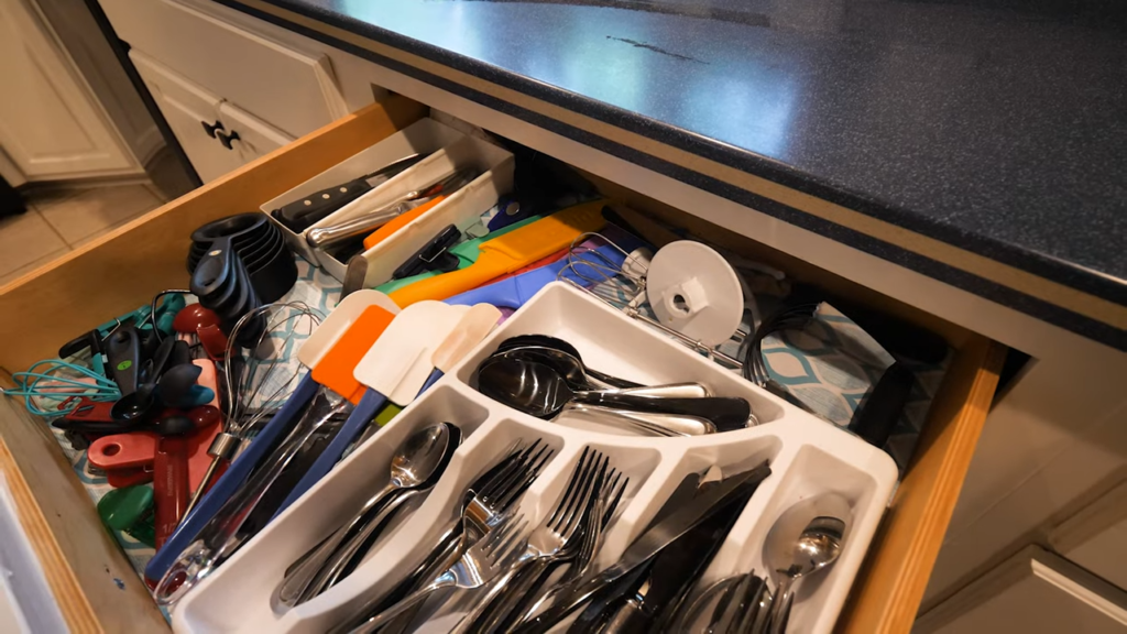 Super Easy DIY Drawer Organizer that ANYONE can make!